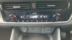 Nissan Qashqai 1.3 DiG-T MH 158 N-Connecta 5dr Petrol Hatchback